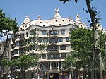 Vue frontale de la Casa Milà. Photo prise le 26 juin 2007.