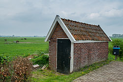 Baarhuisje op het kerkhof