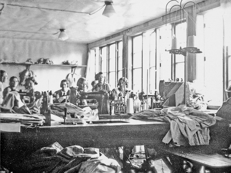 File:Swedish seamstresses in the 1930's.png