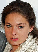 Alexa Davalos interprète Jasmine Fontaine