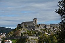 Castello di Lourdes dal santuario 004.JPG