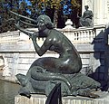 Escultura en bronce de una sirena sobre una tortuga, realizada por Antonio Alsina. Detalle del monumento a Alfonso XII en los Jardines del Buen Retiro de Madrid (España)