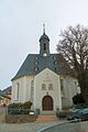 Kirche (mit Ausstattung), alter Kirchhof mit Stützmauer, zwei Grabmalen an der Kirche sowie Denkmal für die Gefallenen der Weltkriege