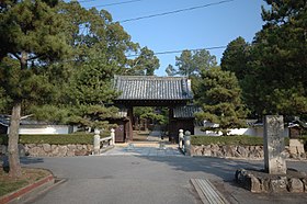 曹源寺の総門