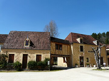 L'anciana maison comuna e la novèla.