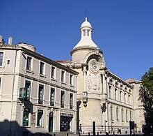 Photographie en couleur d'un bâtiment.