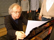 András Schiff při nahrávání pro rozhlasovou stanici BBC Radio 3