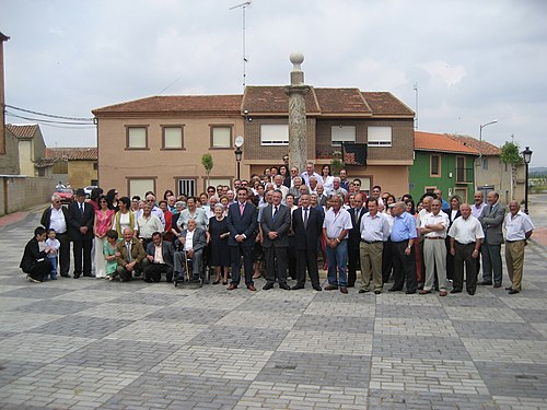 2006: people of Granucillo posing for something called Wikipedia