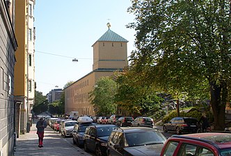 Linnégatan österut med Statens historiska museum rakt fram.