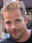 Stephen Dorff interprète Roland West.