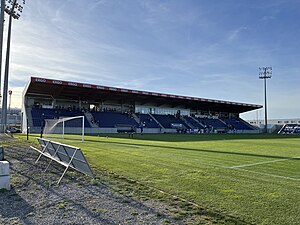 Die Haupttribüne der Wiener Neustadt ERGO Arena (April 2024)