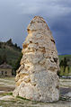 Il Liberty Cap, un cono calcareo alto 11 metri che forse fu il cratere di un geyser[151]