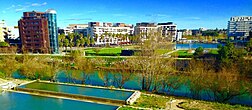 Vue sur le bassin Jacques Cœur dans le quartier de Port Marianne.