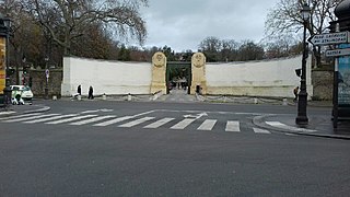 Cimetière du Père-Lachaise. Entrée principale.jpg