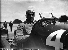 Photo de Ferdinando Minoia prenant la pose au volant d'une monoplace.