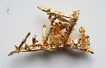 Cristaux d'or artificiels (définition réelle 4 788 × 3 102)