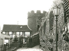 Stadtmauer Zons mit dem „Krötschenturm“ (1977)