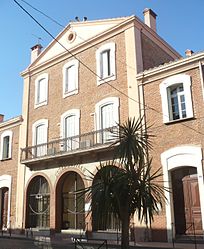 The town hall in Bages