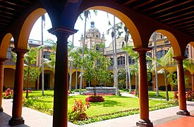 Patio de Letras