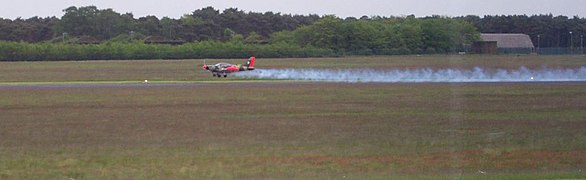 Tiefflug im Rahmen einer Flugvorführung