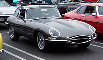 Un esemplare della celebre E-Type (1961).