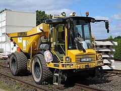 Road-rail dump truck