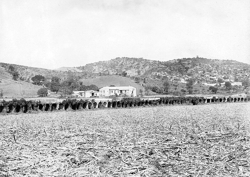 File:Yauco - Pueblo y acueducto.jpg