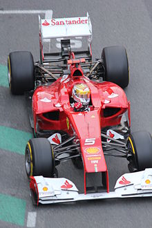 Photo de Fernando Alonso avec un casque « collector » à Monaco