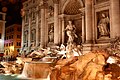 La Fontana de Trevi (en italiano Fontana di Trevi) es la mayor (con 25,9 m de alto y 19,8 de ancho) y más ambiciosa de las fuentes barrocas de Roma (Italia). Está situada en el rione de Trevi. Por RoyFocker.