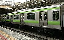 6扉車の代替に7号車に連結された4扉車のサハE231形600番台（サハE231-651） （2010年3月2日 上野駅）