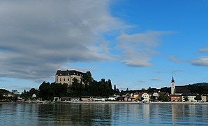 Der Donaumarkt Grein mit Schloss Greinburg