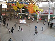 地上駅時代のかもめ広場とアミュゴン（2013年3月）