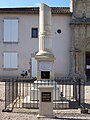 Le monument aux morts devant l'église (juin 2009)