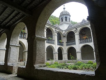 Le cloître de l'église.