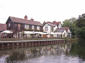 Fish and Eels pub at Dobbs Weir