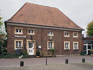 Voormalige kosterswoning (1733/34), tegenwoordig Café Schlaun (S)