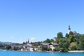 Pogled na centralno naselje i Jezero Attersee