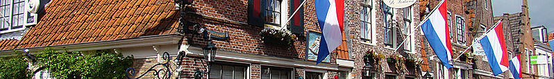 File:Edam banner Spuistraat houses.jpg