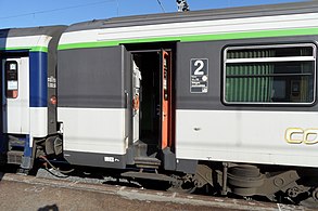 Porte ouverte d'une Vtu de 2e classe.