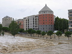 Le Lez en crue à Montpellier lors des épisodes cévenols du 6 septembre 2005.