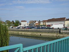 Pont routier et vue sur la Seille.