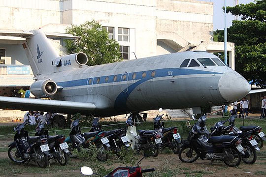 Yak-40