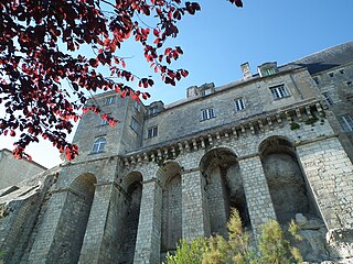 Le château de Pons (XVIIe).