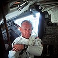 Buzz Aldrin inne i månelandingsfarkosten.