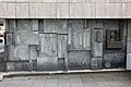 Relief in Erinnerung an die zerstörte Karmeliterkirche, rechts daneben die Gedenktafel für Josef Kentenich