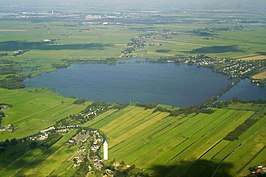 Zuideinderplas met rechts het fietspad door de plas