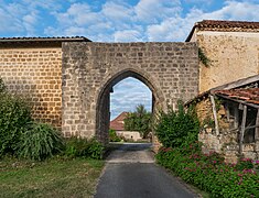 Gate in St-Justin (2).jpg