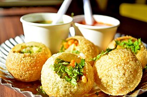 Panipuri, món ăn vặt yêu thích của người Ấn Độ.