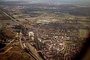 Zwanenburg gezien na een start vanaf de Polderbaan. Het dorp wordt begrensd door de Ringvaart.