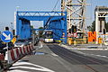 Niederflurtram auf Behelfsbrücke in Zeebrugge, 2011